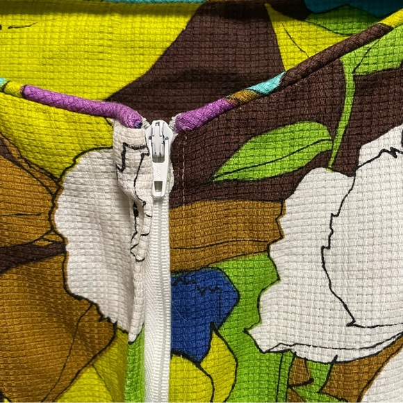 Vintage 60s Mini Dress With Bold Floral Pattern - Picture 7 of 13